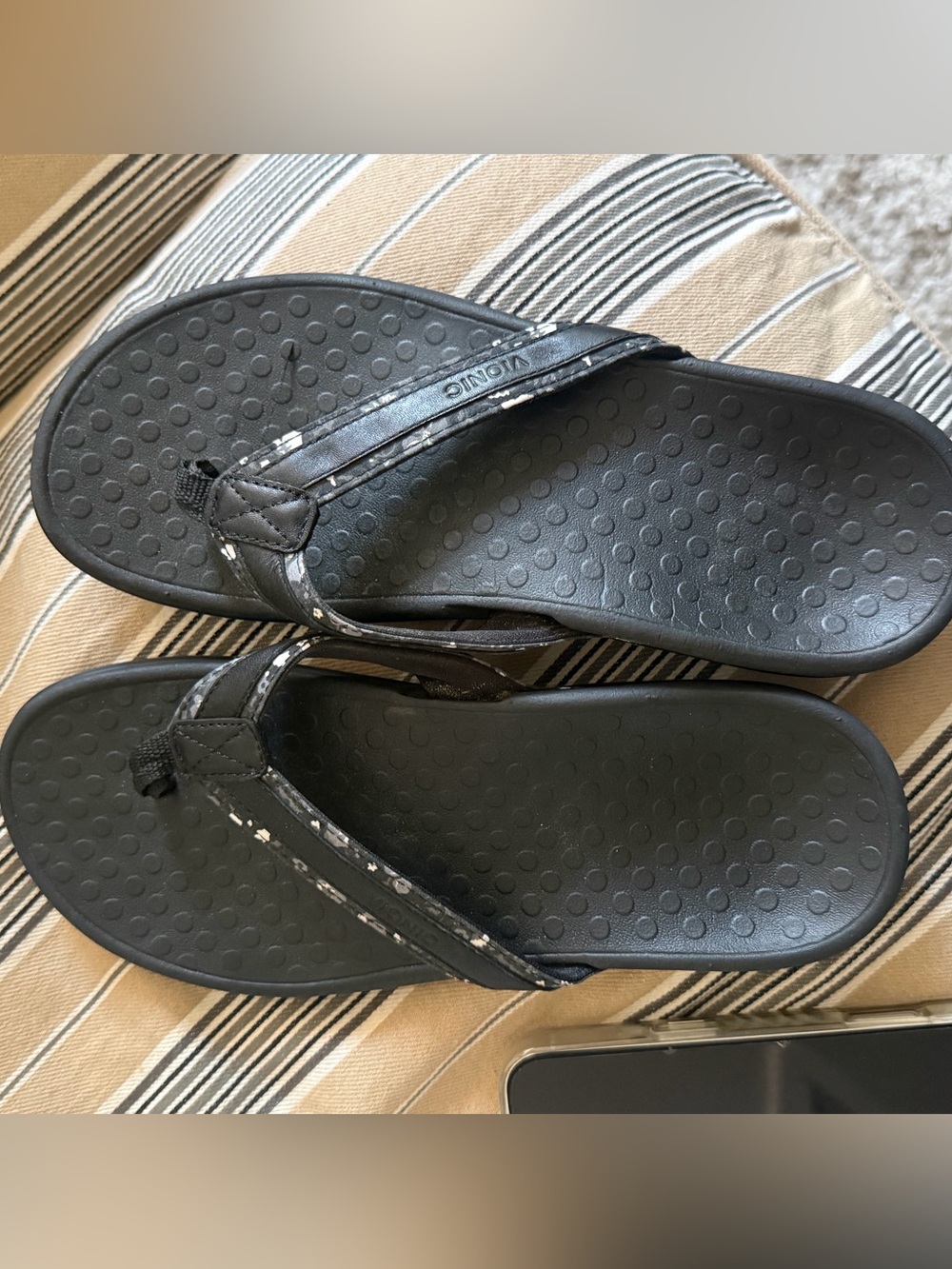 Vionic flip flops